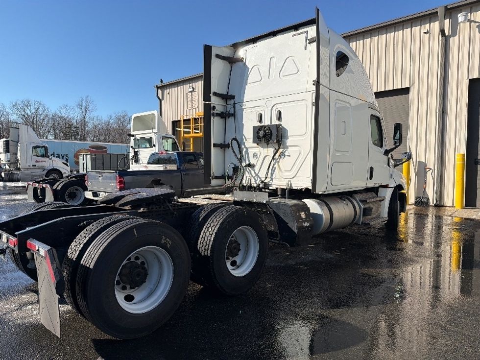 Sleeper Tractor-Heavy Duty Tractors-Freightliner-2020-T12664ST-Fredericksburg-VA-347,387\n\t\tmiles-$ 64,750 - Image 5
