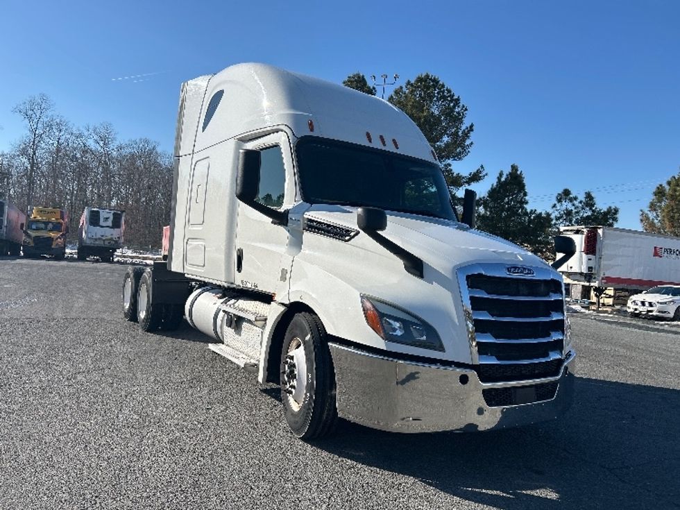 Sleeper Tractor-Heavy Duty Tractors-Freightliner-2020-T12664ST-Fredericksburg-VA-487,451\n\t\tmiles-$ 56,500 - Image 1