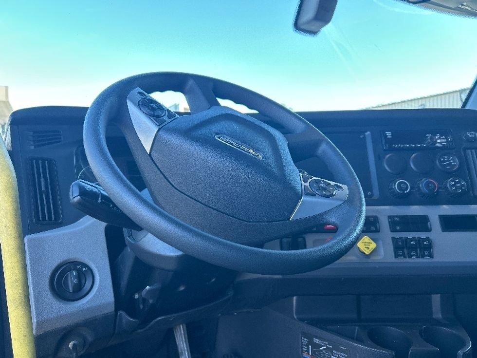 Sleeper Tractor-Heavy Duty Tractors-Freightliner-2020-T12664ST-Fredericksburg-VA-487,451\n\t\tmiles-$ 56,500 - Image 10