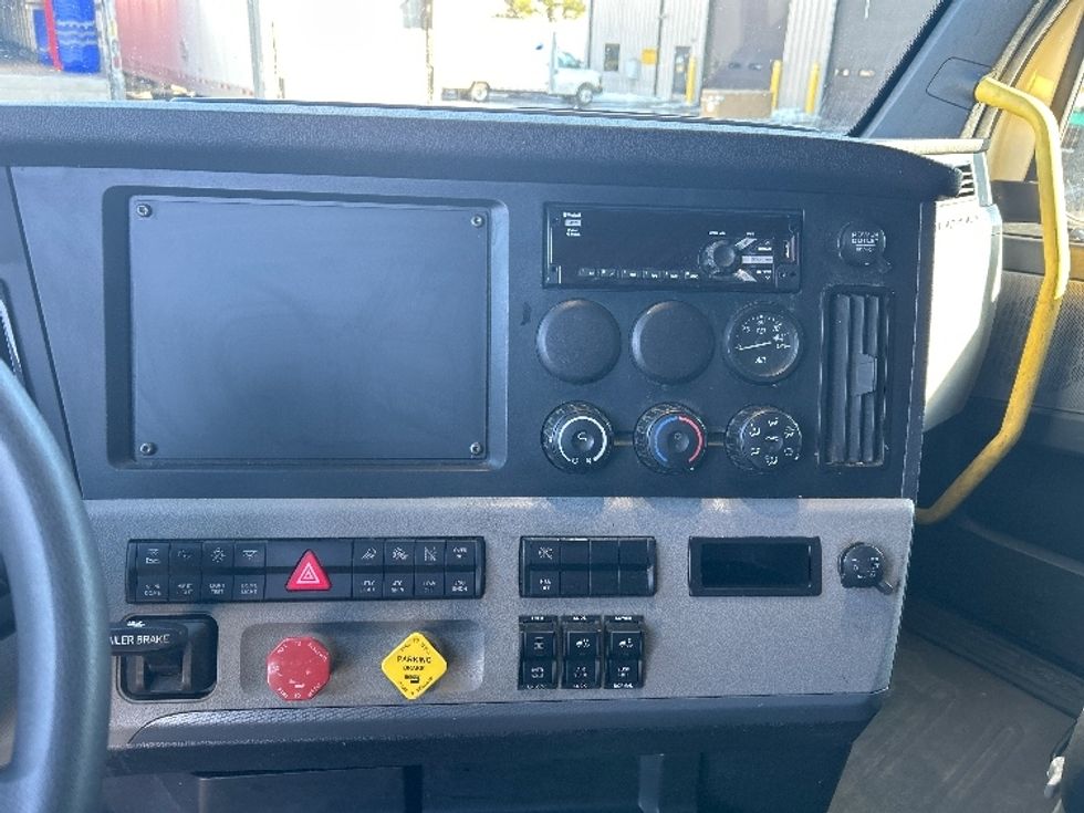 Sleeper Tractor-Heavy Duty Tractors-Freightliner-2020-T12664ST-Fredericksburg-VA-487,451\n\t\tmiles-$ 56,500 - Image 12