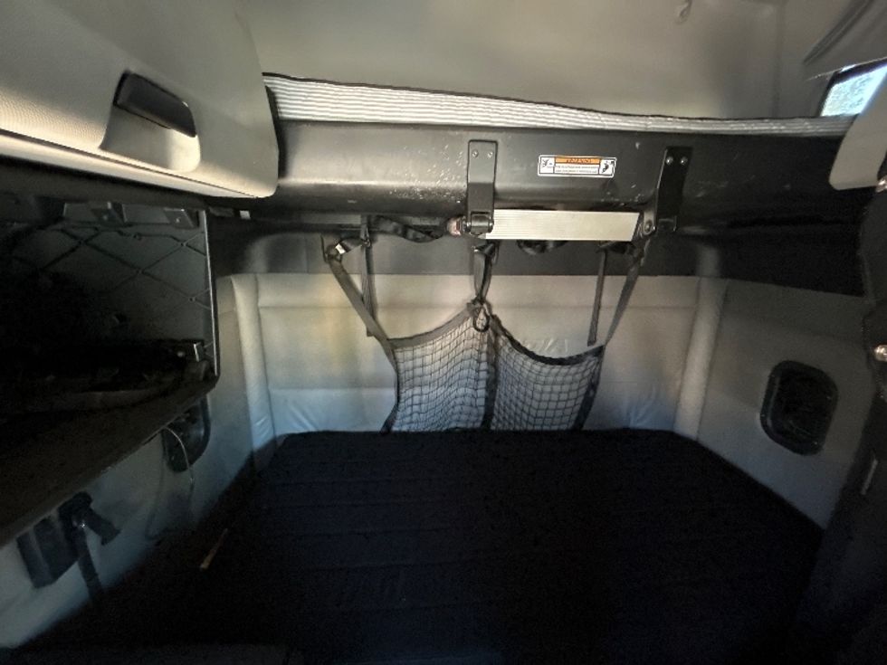 Sleeper Tractor-Heavy Duty Tractors-Freightliner-2020-T12664ST-Fredericksburg-VA-487,451\n\t\tmiles-$ 56,500 - Image 16