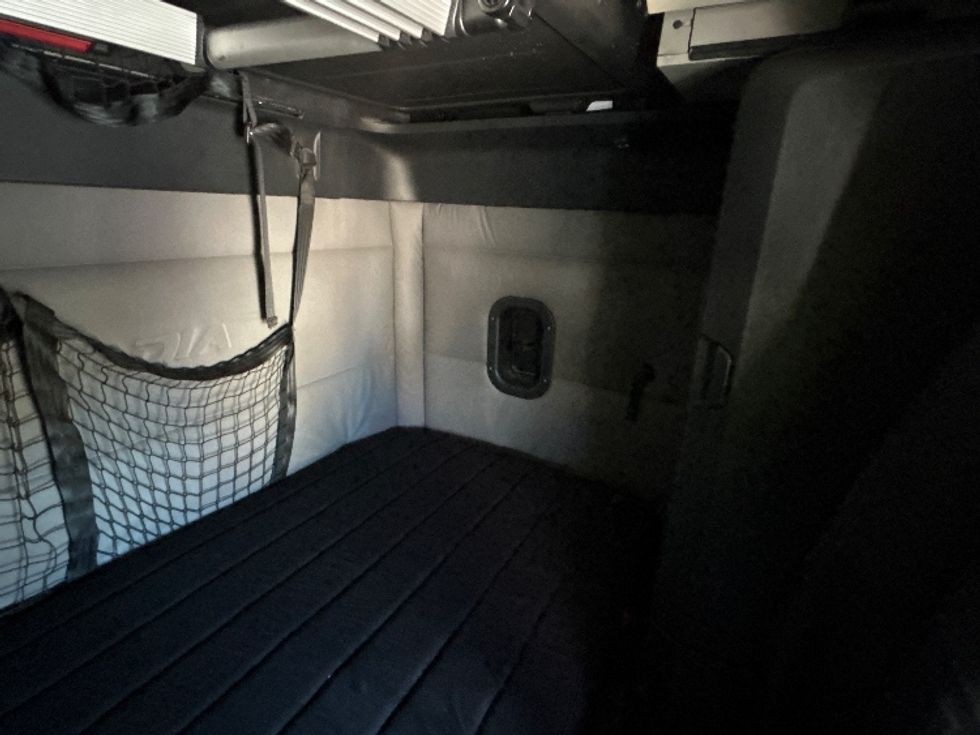 Sleeper Tractor-Heavy Duty Tractors-Freightliner-2020-T12664ST-Fredericksburg-VA-487,451\n\t\tmiles-$ 56,500 - Image 18