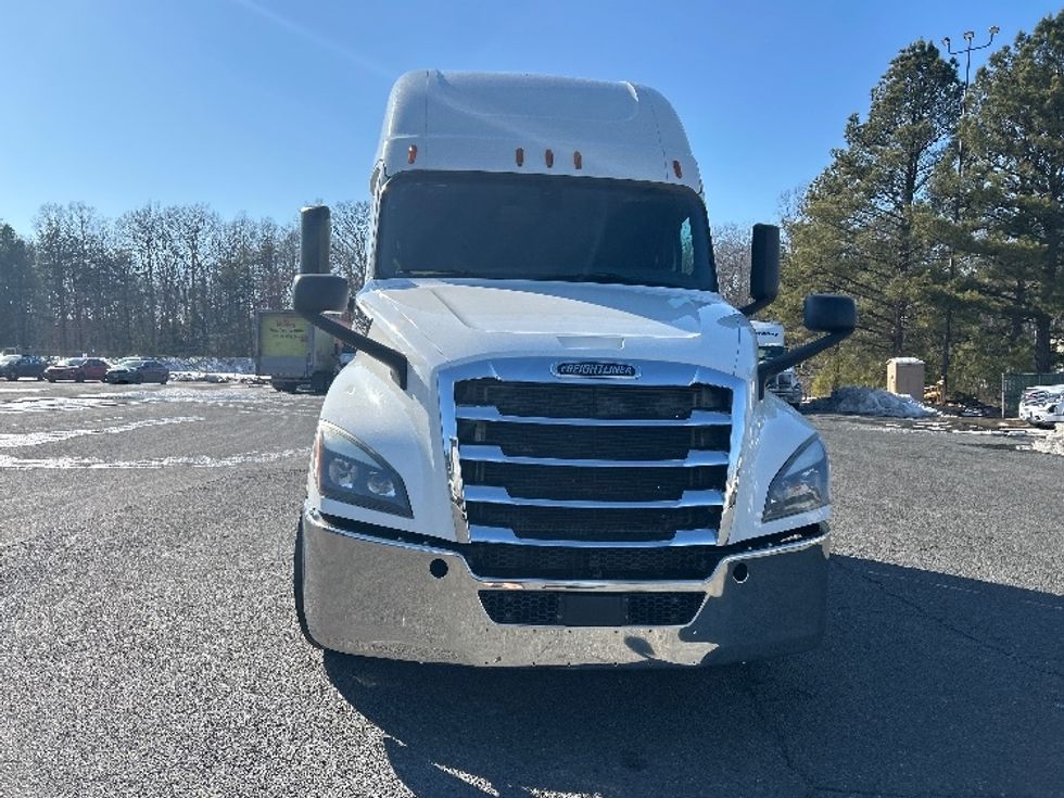 Sleeper Tractor-Heavy Duty Tractors-Freightliner-2020-T12664ST-Fredericksburg-VA-487,451\n\t\tmiles-$ 56,500 - Image 2