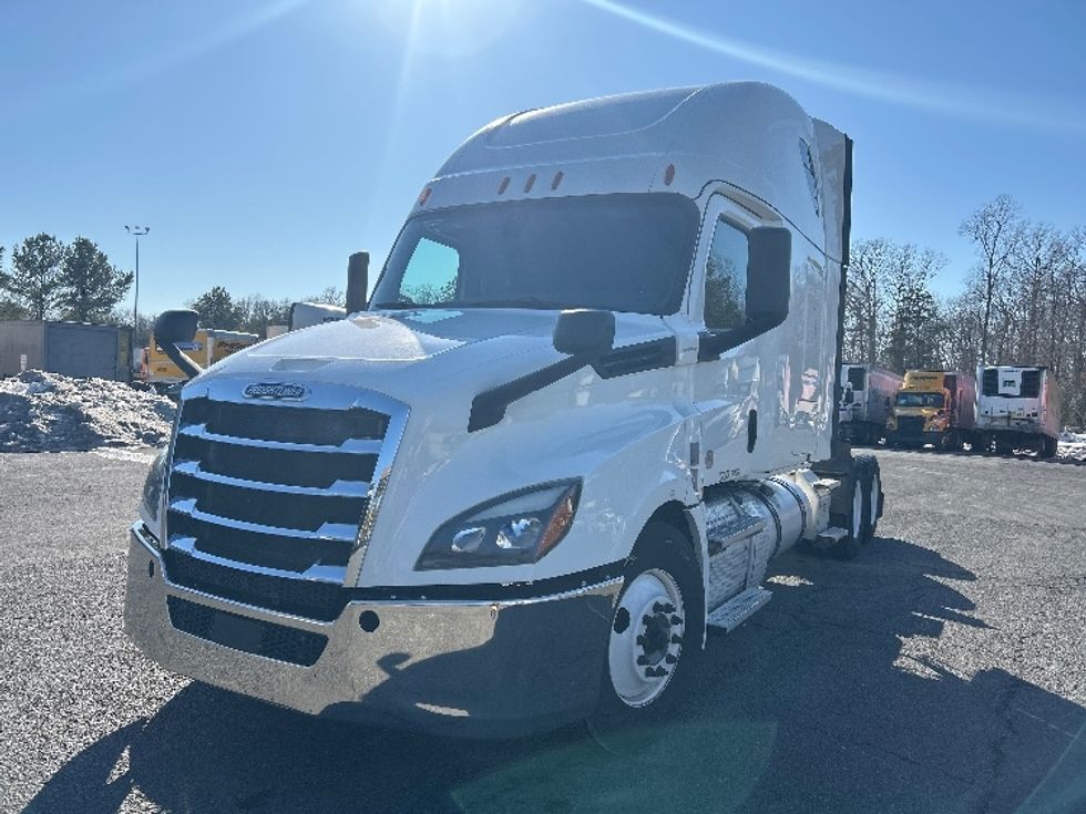 Sleeper Tractor-Heavy Duty Tractors-Freightliner-2020-T12664ST-Fredericksburg-VA-487,451\n\t\tmiles-$ 56,500 - Image 3