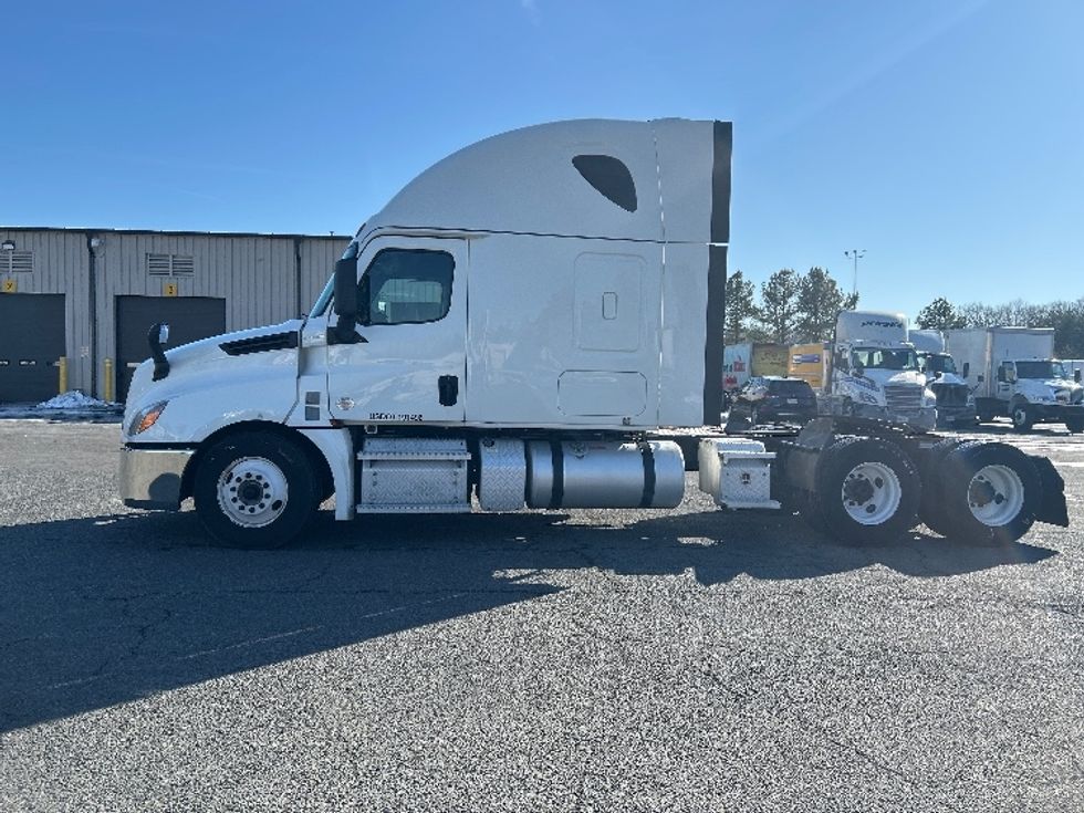 Sleeper Tractor-Heavy Duty Tractors-Freightliner-2020-T12664ST-Fredericksburg-VA-487,451\n\t\tmiles-$ 56,500 - Image 4