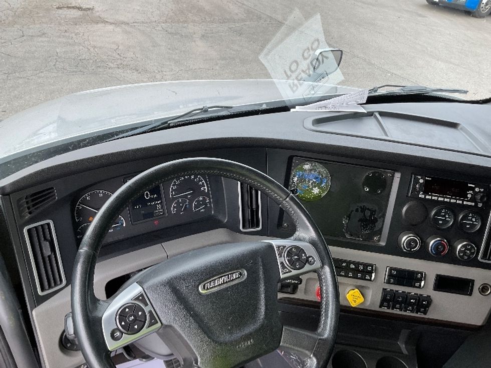 Sleeper Tractor-Heavy Duty Tractors-Freightliner-2020-T12664ST-Fredonia-NY-459,887\n\t\tmiles-$ 64,000 - Image 10
