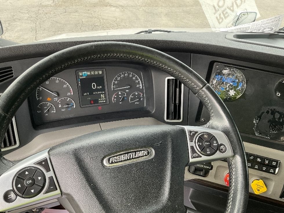 Sleeper Tractor-Heavy Duty Tractors-Freightliner-2020-T12664ST-Fredonia-NY-459,887\n\t\tmiles-$ 64,000 - Image 11