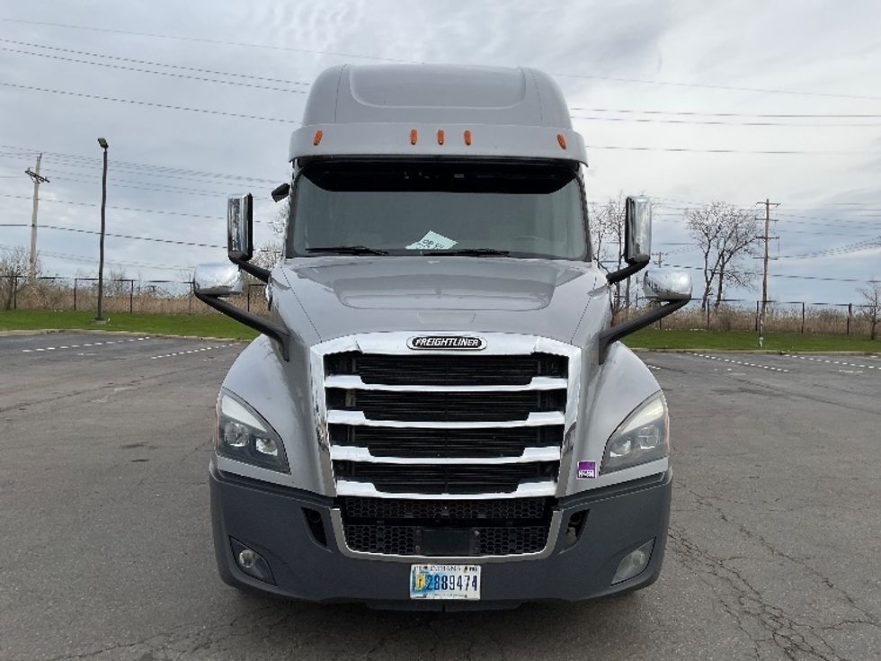 Sleeper Tractor-Heavy Duty Tractors-Freightliner-2020-T12664ST-Fredonia-NY-459,887\n\t\tmiles-$ 64,000 - Image 2