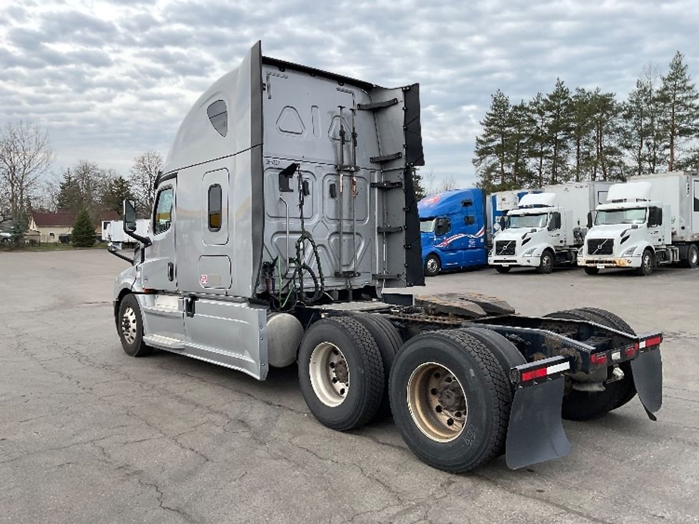 Sleeper Tractor-Heavy Duty Tractors-Freightliner-2020-T12664ST-Fredonia-NY-459,887\n\t\tmiles-$ 64,000 - Image 5