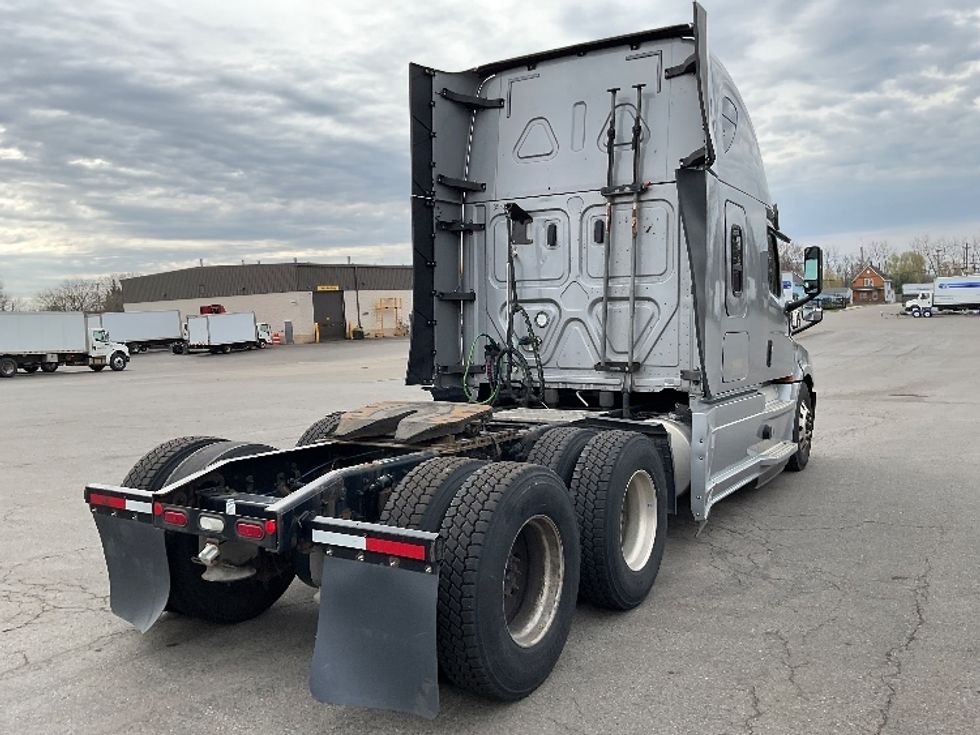 Sleeper Tractor-Heavy Duty Tractors-Freightliner-2020-T12664ST-Fredonia-NY-459,887\n\t\tmiles-$ 64,000 - Image 7