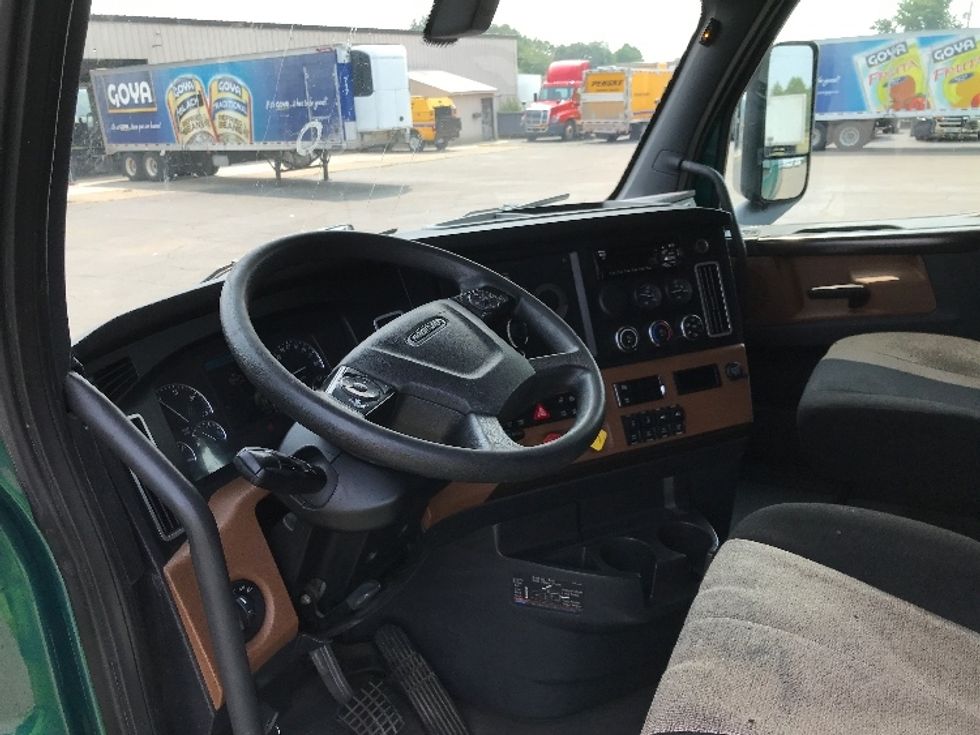 Sleeper Tractor-Heavy Duty Tractors-Freightliner-2020-T12664ST-Fredonia-NY-521,000\n\t\tmiles-$ 60,750 - Image 10