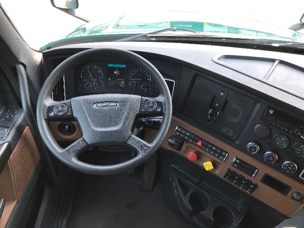 Sleeper Tractor-Heavy Duty Tractors-Freightliner-2020-T12664ST-Fredonia-NY-521,000\n\t\tmiles-$ 60,750 - Image 11