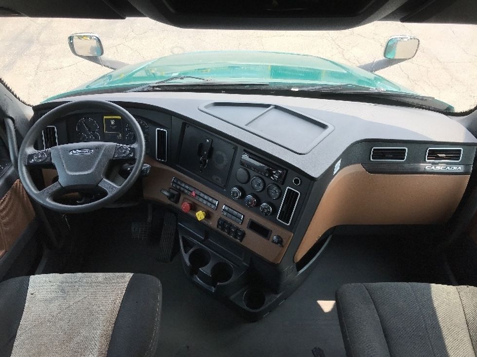 Sleeper Tractor-Heavy Duty Tractors-Freightliner-2020-T12664ST-Fredonia-NY-521,000\n\t\tmiles-$ 60,750 - Image 12