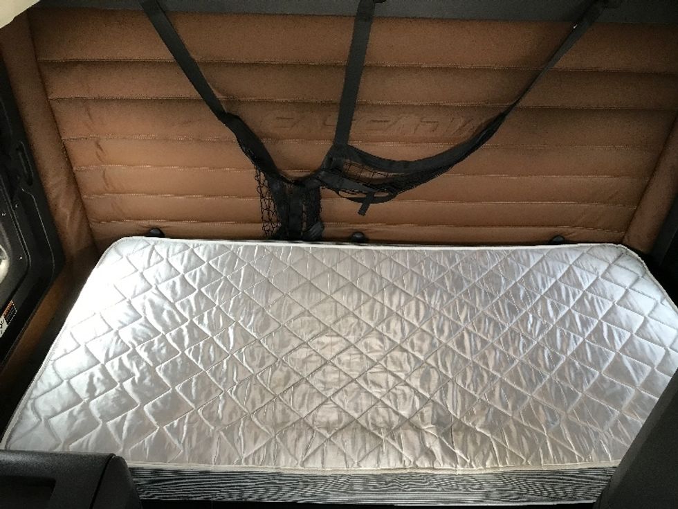 Sleeper Tractor-Heavy Duty Tractors-Freightliner-2020-T12664ST-Fredonia-NY-521,000\n\t\tmiles-$ 60,750 - Image 16