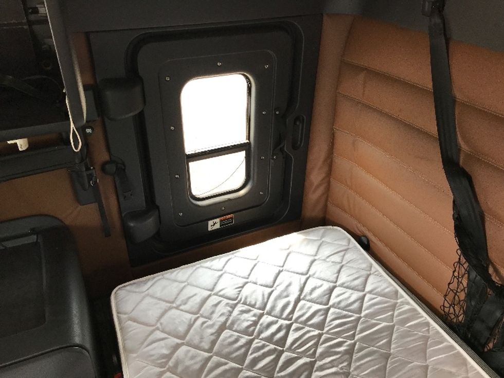 Sleeper Tractor-Heavy Duty Tractors-Freightliner-2020-T12664ST-Fredonia-NY-521,000\n\t\tmiles-$ 60,750 - Image 18