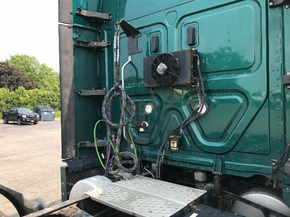 Sleeper Tractor-Heavy Duty Tractors-Freightliner-2020-T12664ST-Fredonia-NY-521,000\n\t\tmiles-$ 60,750 - Image 23