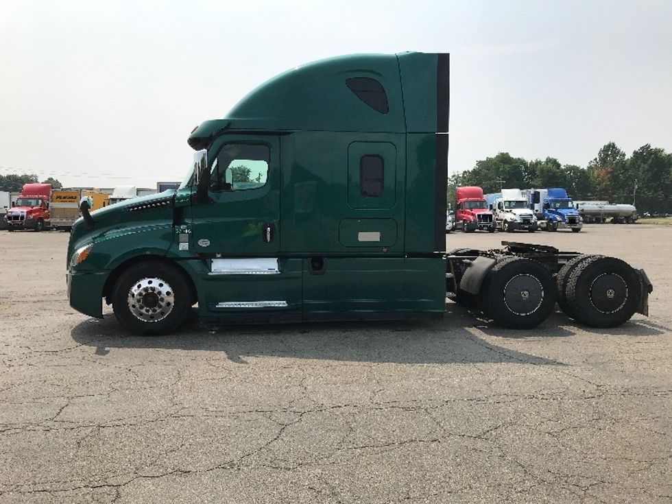 Sleeper Tractor-Heavy Duty Tractors-Freightliner-2020-T12664ST-Fredonia-NY-521,000\n\t\tmiles-$ 60,750 - Image 4