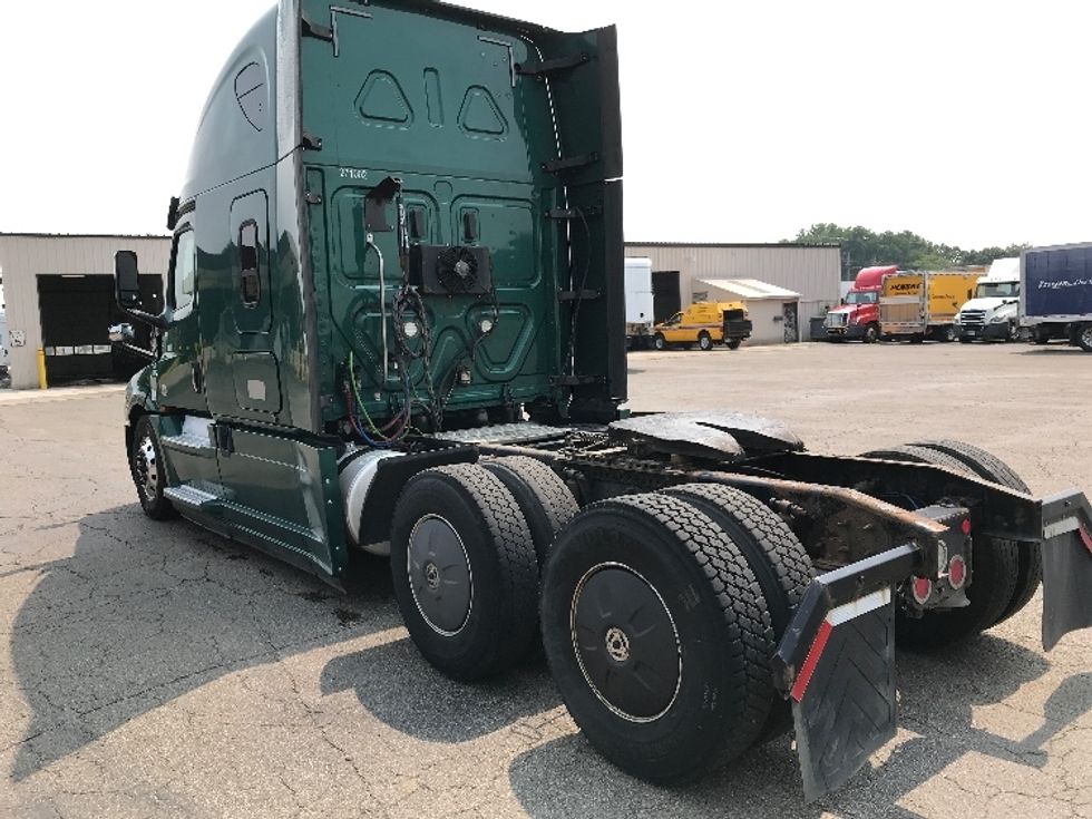 Sleeper Tractor-Heavy Duty Tractors-Freightliner-2020-T12664ST-Fredonia-NY-521,000\n\t\tmiles-$ 60,750 - Image 5