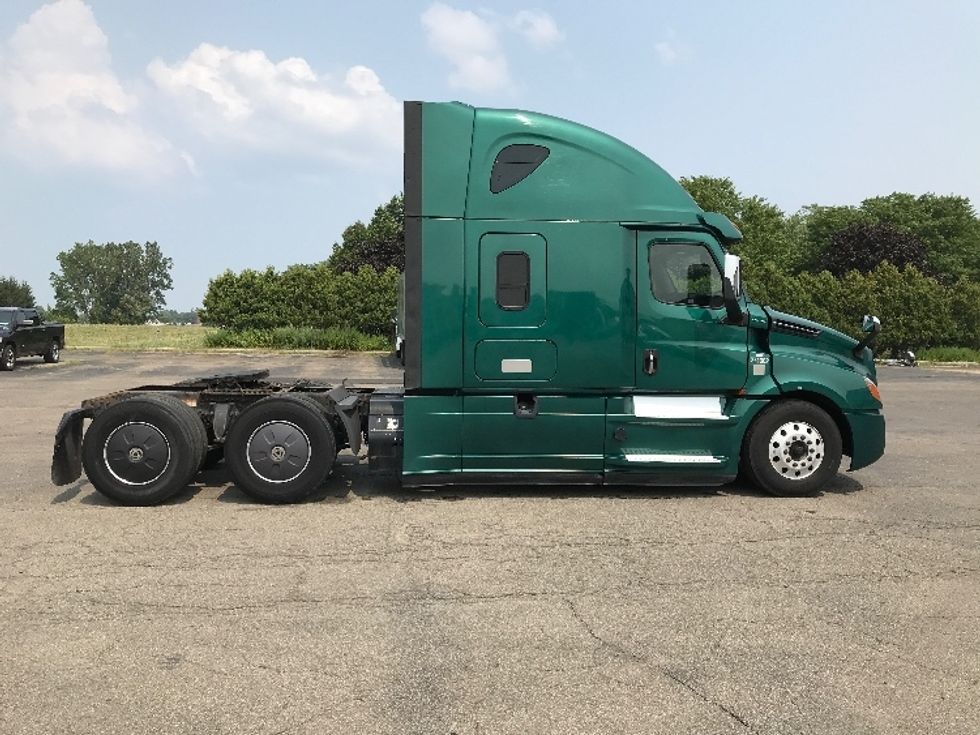 Sleeper Tractor-Heavy Duty Tractors-Freightliner-2020-T12664ST-Fredonia-NY-521,000\n\t\tmiles-$ 60,750 - Image 8