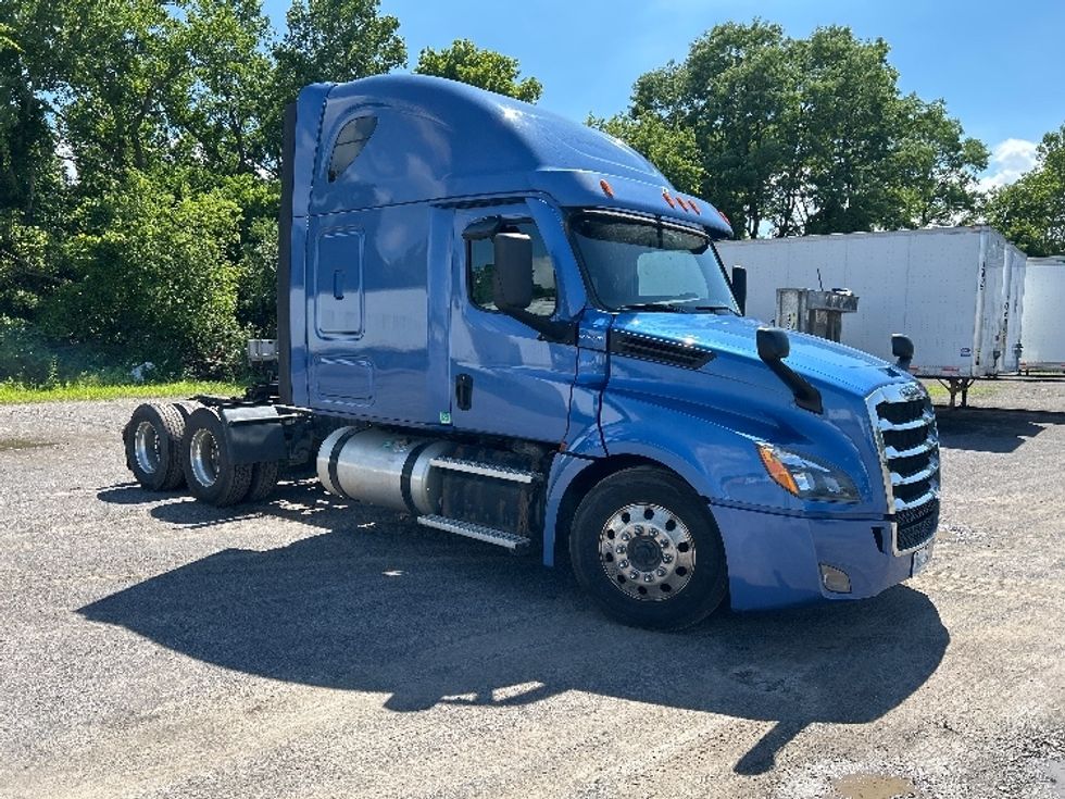 Sleeper Tractor-Heavy Duty Tractors-Freightliner-2020-T12664ST-Fredonia-NY-578,288\n\t\tmiles-$ 59,250 - Image 1