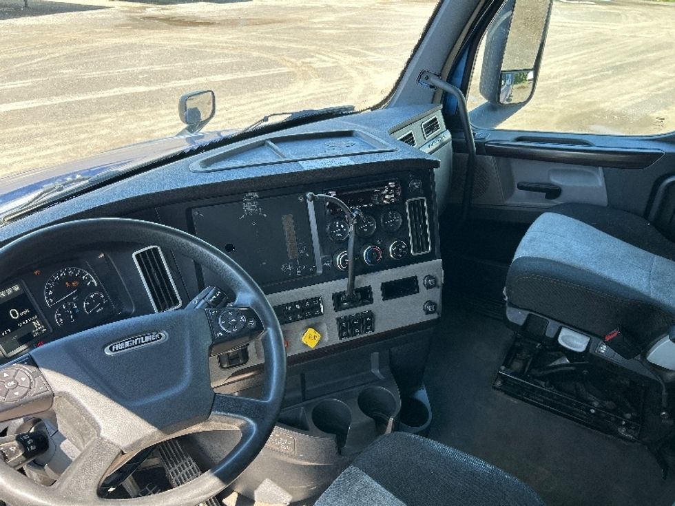 Sleeper Tractor-Heavy Duty Tractors-Freightliner-2020-T12664ST-Fredonia-NY-578,288\n\t\tmiles-$ 59,250 - Image 10