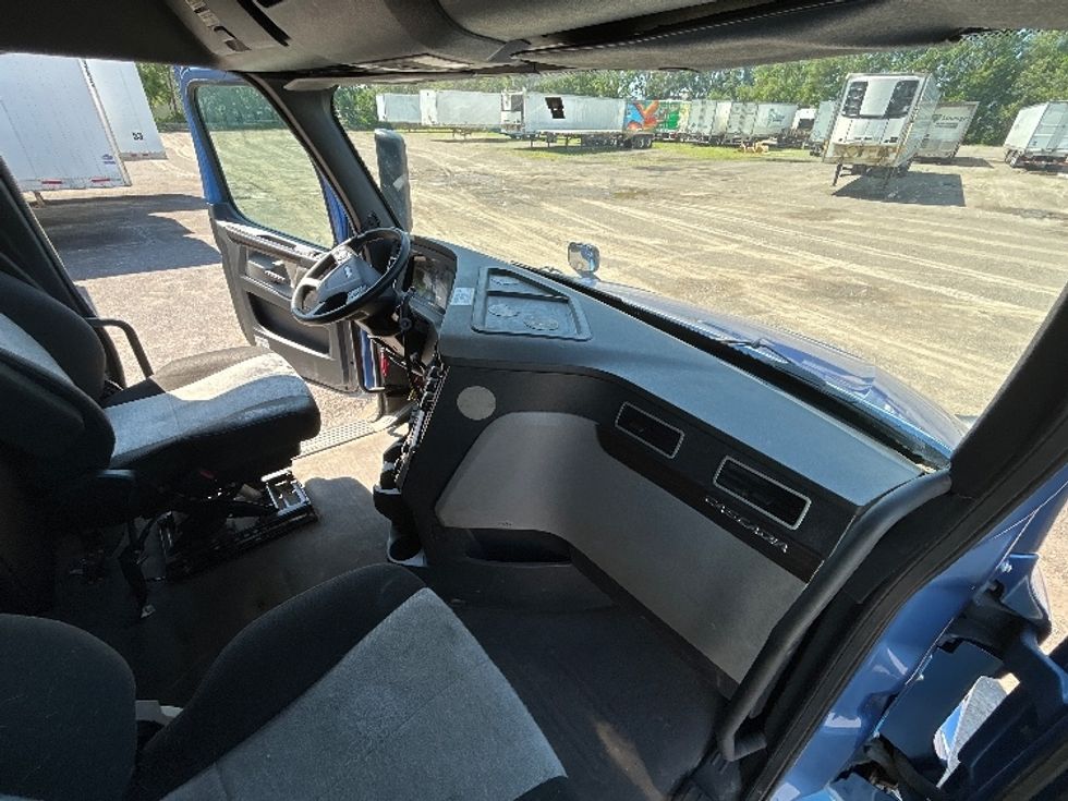 Sleeper Tractor-Heavy Duty Tractors-Freightliner-2020-T12664ST-Fredonia-NY-578,288\n\t\tmiles-$ 59,250 - Image 15