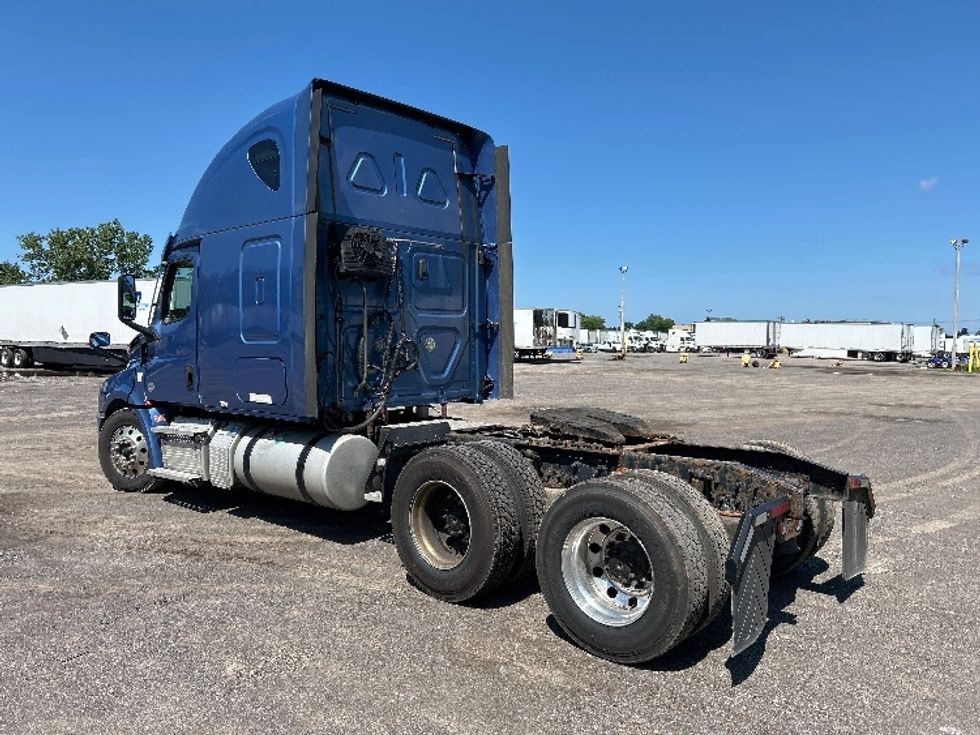 Sleeper Tractor-Heavy Duty Tractors-Freightliner-2020-T12664ST-Fredonia-NY-578,288\n\t\tmiles-$ 59,250 - Image 5