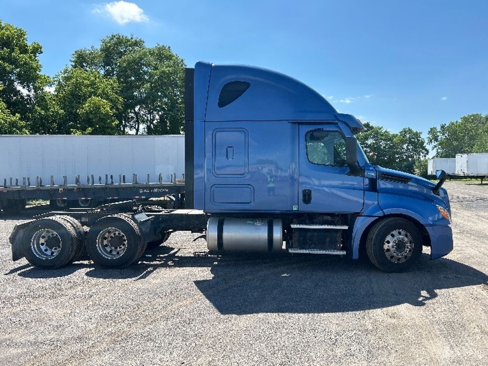 Sleeper Tractor-Heavy Duty Tractors-Freightliner-2020-T12664ST-Fredonia-NY-578,288\n\t\tmiles-$ 59,250 - Image 8