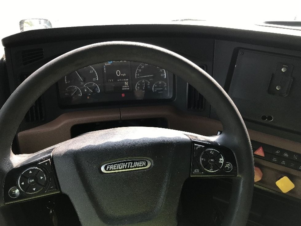 Sleeper Tractor-Heavy Duty Tractors-Freightliner-2020-T12664ST-Fredonia-NY-614,589\n\t\tmiles-$ 53,250 - Image 11