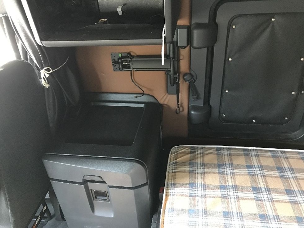 Sleeper Tractor-Heavy Duty Tractors-Freightliner-2020-T12664ST-Fredonia-NY-614,589\n\t\tmiles-$ 53,250 - Image 18