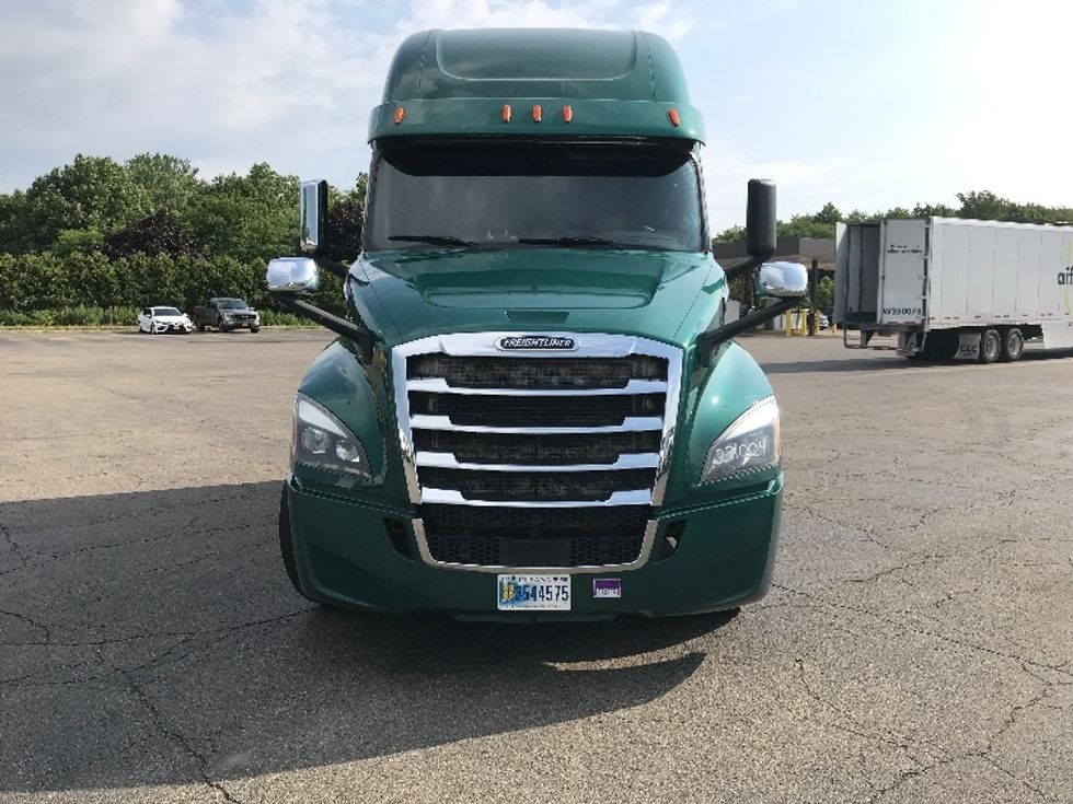 Sleeper Tractor-Heavy Duty Tractors-Freightliner-2020-T12664ST-Fredonia-NY-614,589\n\t\tmiles-$ 53,250 - Image 2