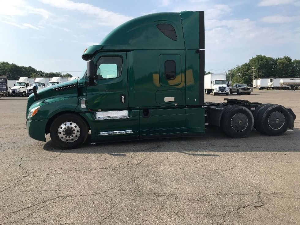 Sleeper Tractor-Heavy Duty Tractors-Freightliner-2020-T12664ST-Fredonia-NY-614,589\n\t\tmiles-$ 53,250 - Image 4