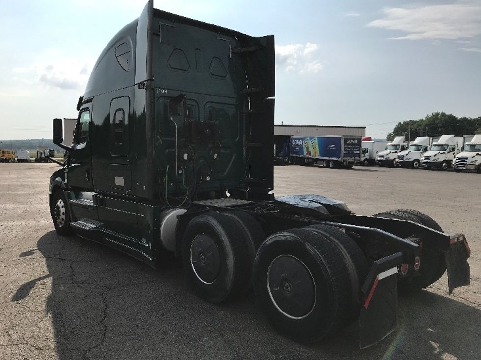 Sleeper Tractor-Heavy Duty Tractors-Freightliner-2020-T12664ST-Fredonia-NY-614,589\n\t\tmiles-$ 53,250 - Image 5