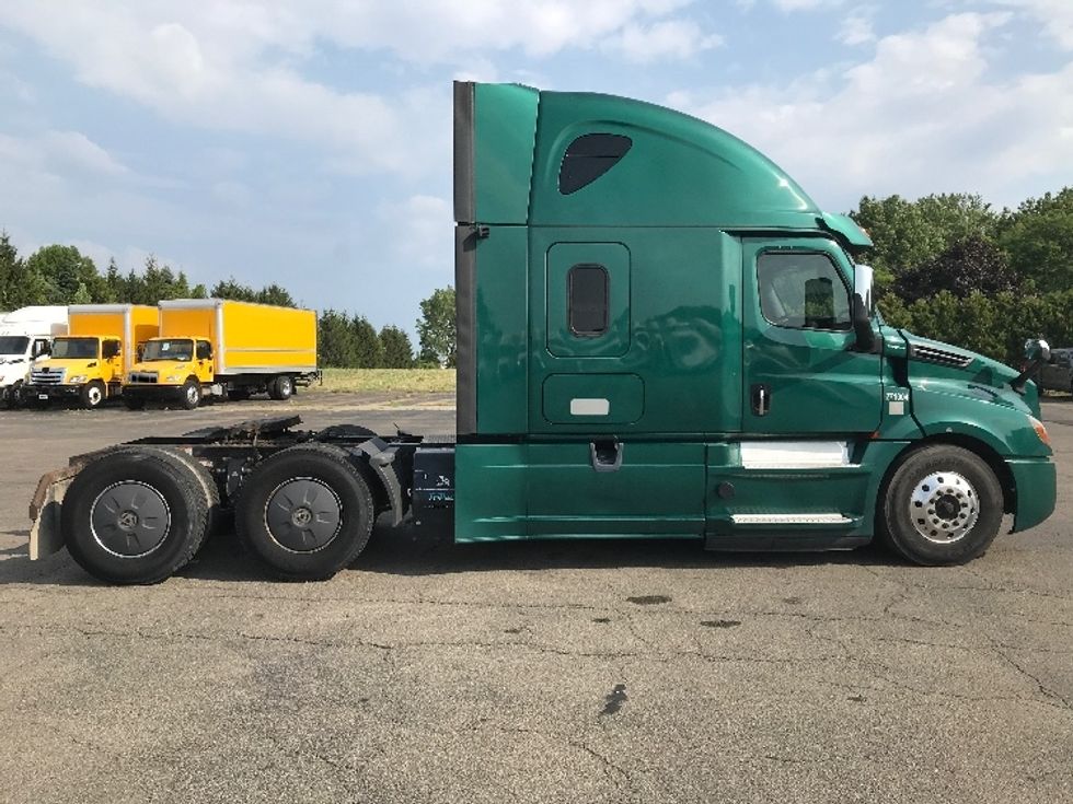 Sleeper Tractor-Heavy Duty Tractors-Freightliner-2020-T12664ST-Fredonia-NY-614,589\n\t\tmiles-$ 53,250 - Image 8