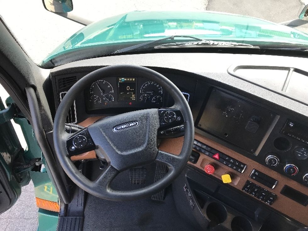 Sleeper Tractor-Heavy Duty Tractors-Freightliner-2020-T12664ST-Fredonia-NY-615,623\n\t\tmiles-$ 53,250 - Image 11