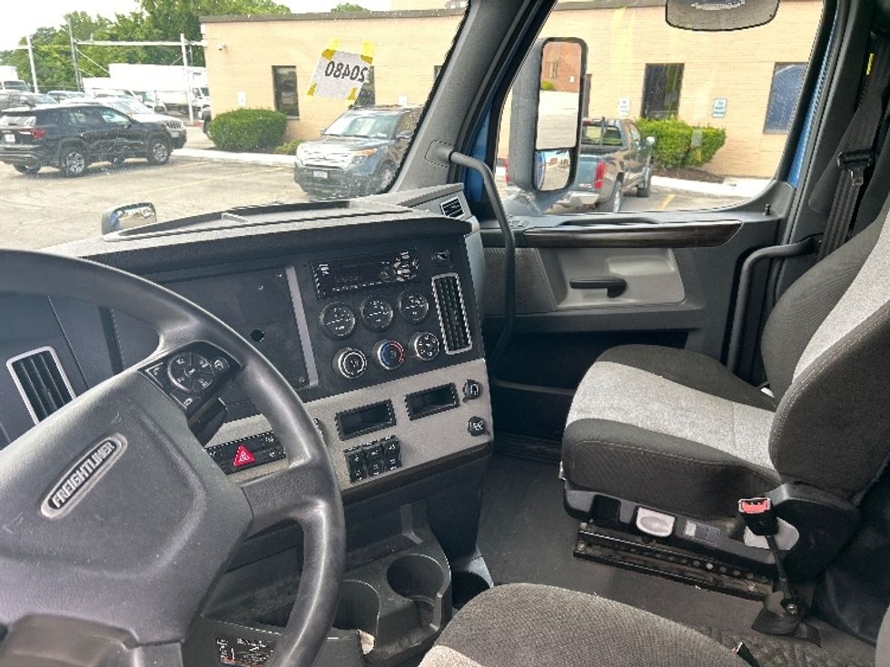 Sleeper Tractor-Heavy Duty Tractors-Freightliner-2020-T12664ST-Fredonia-NY-666,377\n\t\tmiles-$ 52,000 - Image 10