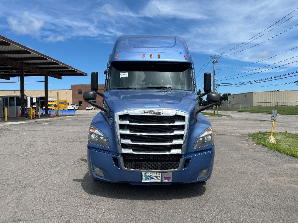 Sleeper Tractor-Heavy Duty Tractors-Freightliner-2020-T12664ST-Fredonia-NY-666,377\n\t\tmiles-$ 52,000 - Image 2