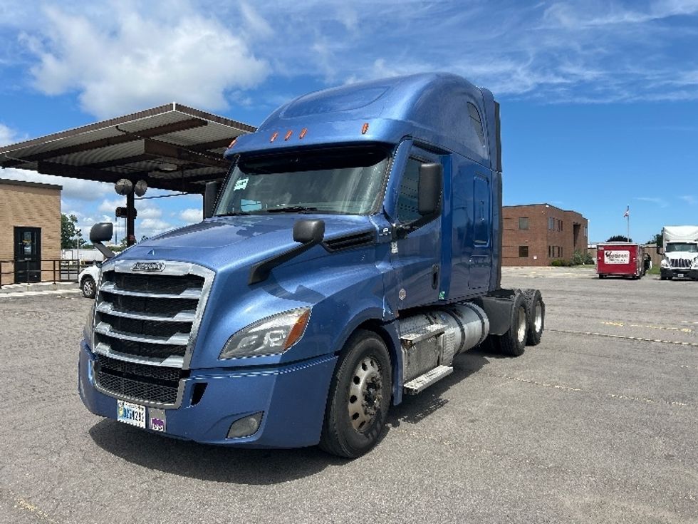 Sleeper Tractor-Heavy Duty Tractors-Freightliner-2020-T12664ST-Fredonia-NY-666,377\n\t\tmiles-$ 52,000 - Image 3