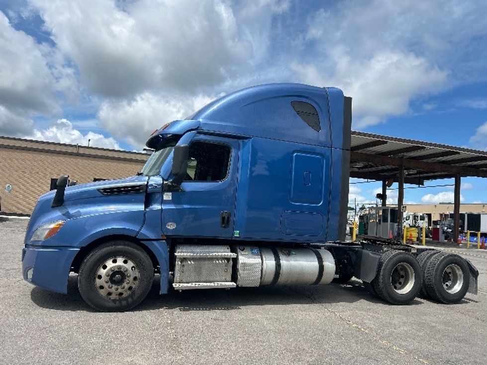 Sleeper Tractor-Heavy Duty Tractors-Freightliner-2020-T12664ST-Fredonia-NY-666,377\n\t\tmiles-$ 52,000 - Image 4