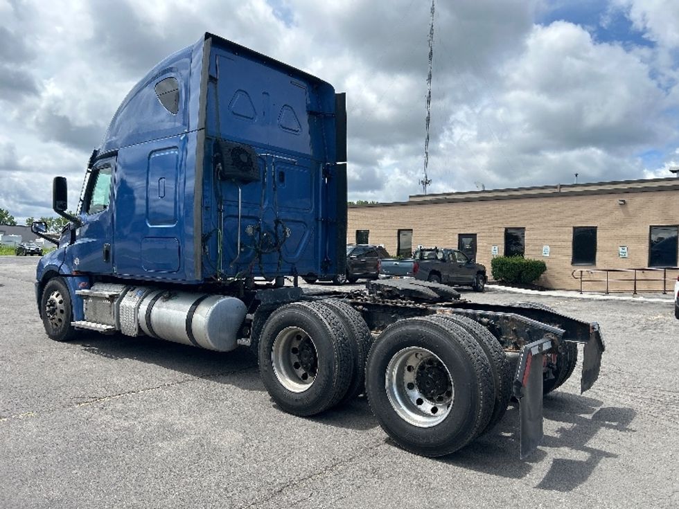 Sleeper Tractor-Heavy Duty Tractors-Freightliner-2020-T12664ST-Fredonia-NY-666,377\n\t\tmiles-$ 52,000 - Image 5