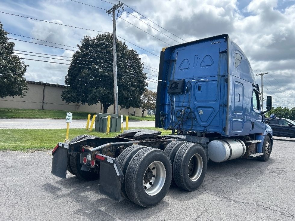 Sleeper Tractor-Heavy Duty Tractors-Freightliner-2020-T12664ST-Fredonia-NY-666,377\n\t\tmiles-$ 52,000 - Image 7