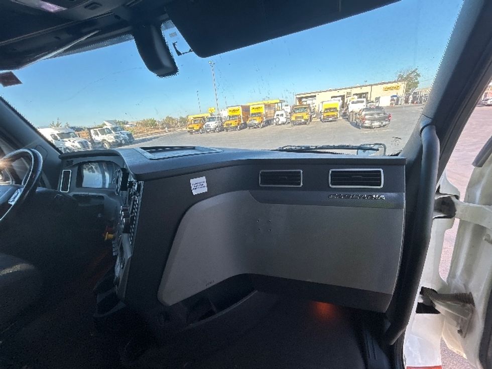 Sleeper Tractor-Heavy Duty Tractors-Freightliner-2020-T12664ST-Fresno-CA-258,757\n\t\tmiles-$ 87,000 - Image 14