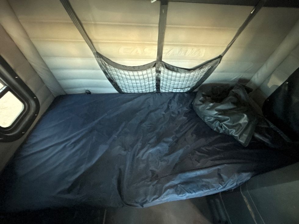 Sleeper Tractor-Heavy Duty Tractors-Freightliner-2020-T12664ST-Fresno-CA-258,757\n\t\tmiles-$ 87,000 - Image 17