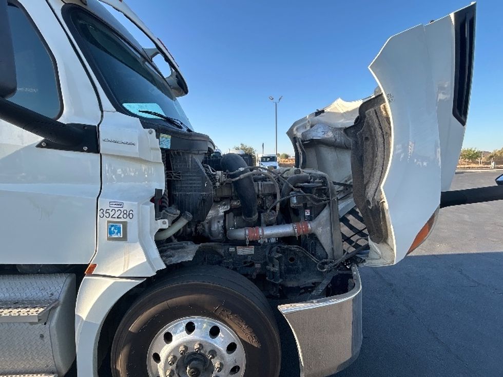 Sleeper Tractor-Heavy Duty Tractors-Freightliner-2020-T12664ST-Fresno-CA-258,757\n\t\tmiles-$ 87,000 - Image 20