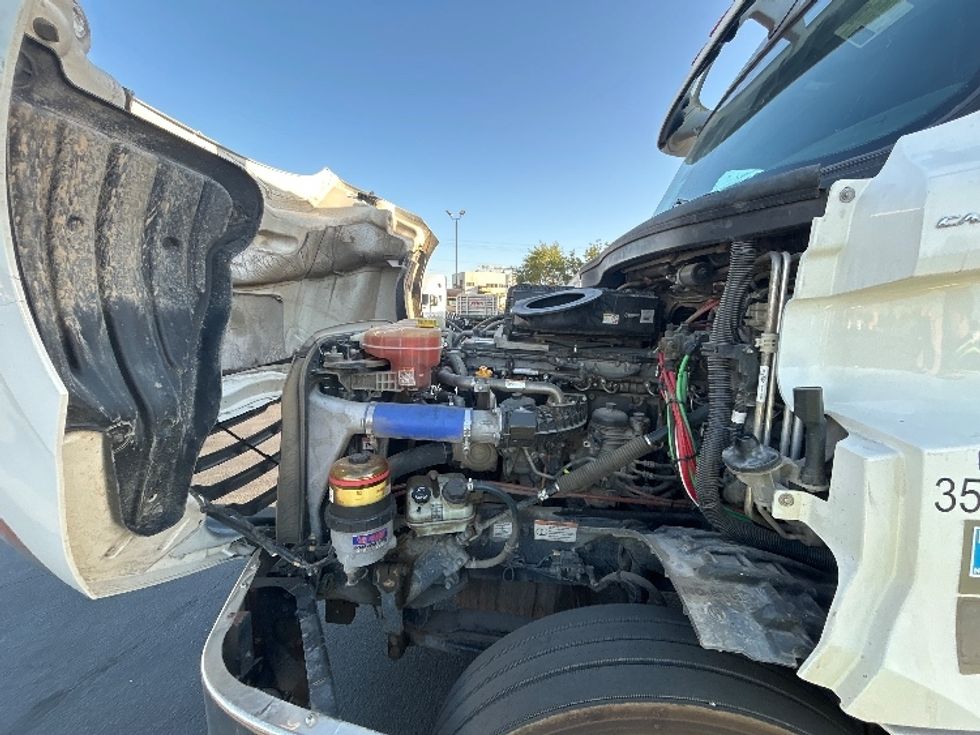 Sleeper Tractor-Heavy Duty Tractors-Freightliner-2020-T12664ST-Fresno-CA-258,757\n\t\tmiles-$ 87,000 - Image 21