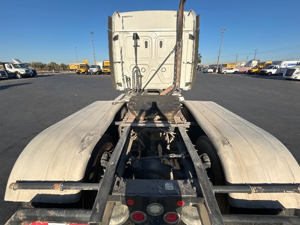 Sleeper Tractor-Heavy Duty Tractors-Freightliner-2020-T12664ST-Fresno-CA-258,757\n\t\tmiles-$ 87,000 - Image 6