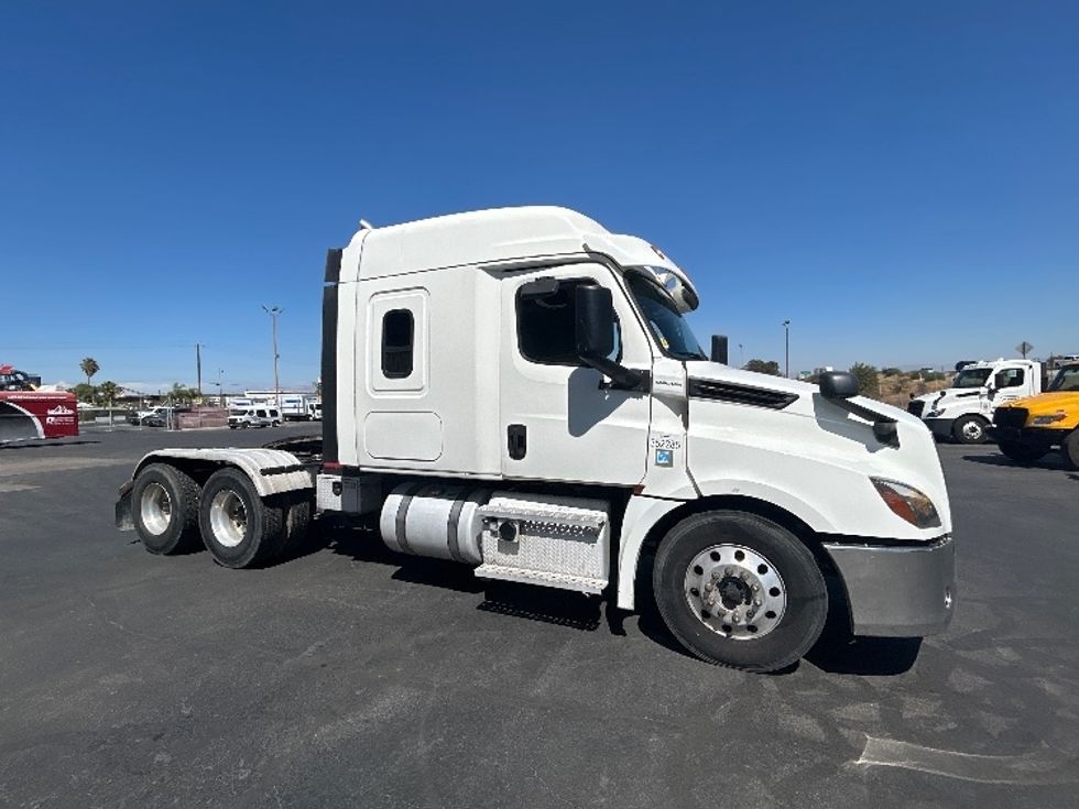 Sleeper Tractor-Heavy Duty Tractors-Freightliner-2020-T12664ST-Fresno-CA-291,559\n\t\tmiles-$ 85,000 - Image 1