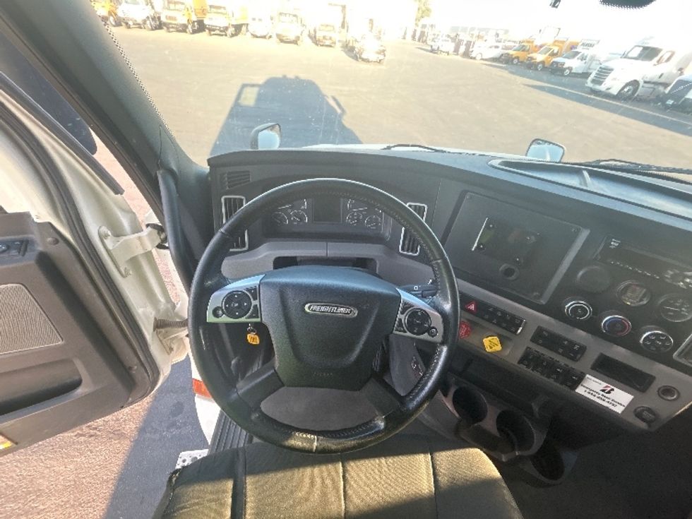 Sleeper Tractor-Heavy Duty Tractors-Freightliner-2020-T12664ST-Fresno-CA-291,559\n\t\tmiles-$ 85,000 - Image 11