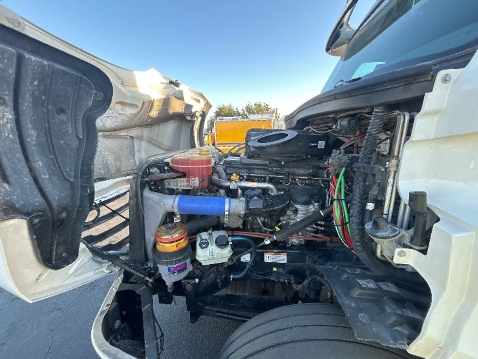 Sleeper Tractor-Heavy Duty Tractors-Freightliner-2020-T12664ST-Fresno-CA-291,559\n\t\tmiles-$ 85,000 - Image 21