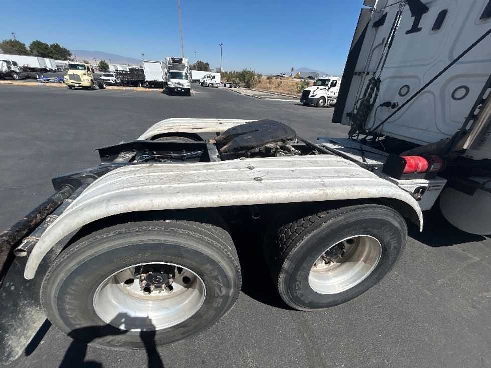 Sleeper Tractor-Heavy Duty Tractors-Freightliner-2020-T12664ST-Fresno-CA-291,559\n\t\tmiles-$ 85,000 - Image 22
